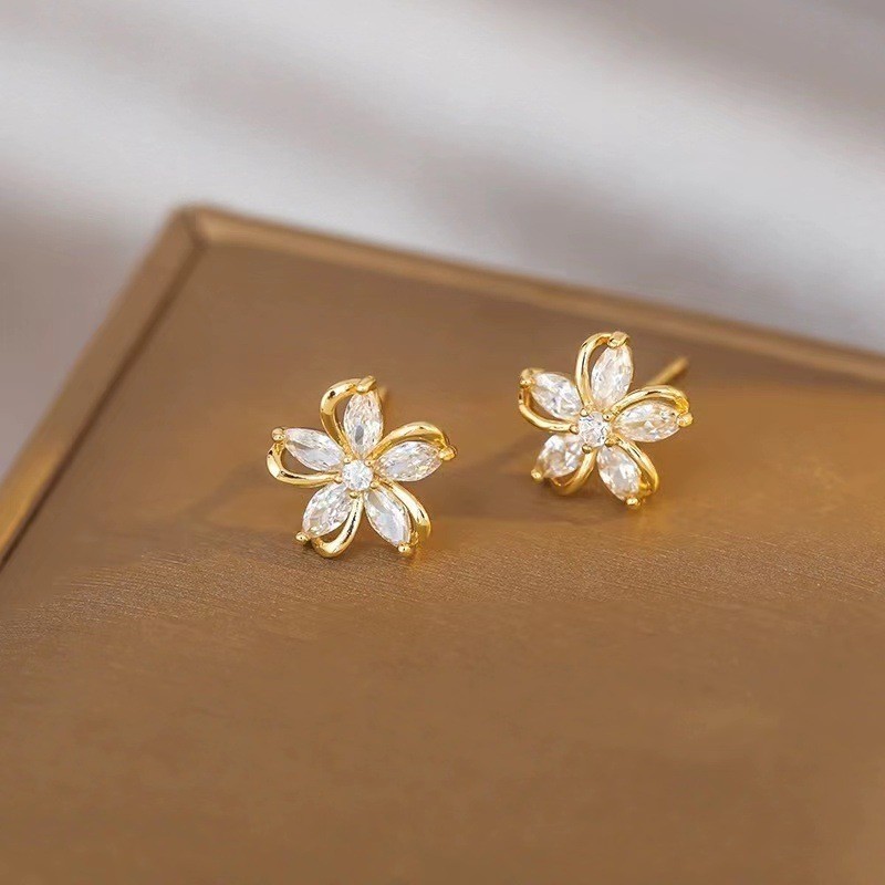 Delikatne kolczyki w kształcie – Helix Cartilage Ring recenzja i cena