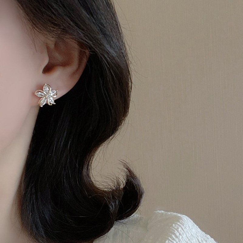 Delikatne kolczyki w kształcie – Helix Cartilage Ring recenzja i cena